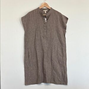 NEW Eileen Fisher Organic-Linen Cap-Sleeve Dress
Mandarin Collar in Stone Medium